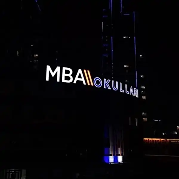 Işıklı kutu harf tabela, Çatı tabelası